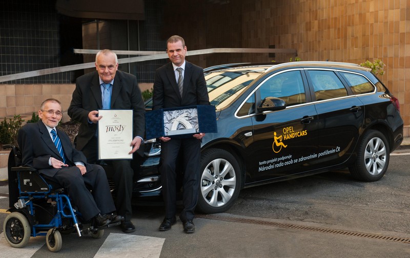 Program Opel HandyCars získal prestižní cenu Mosty 